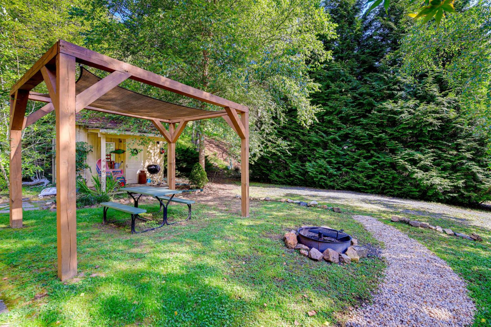 Riverfront Idyllic Lansing Home With Porch! Ngoại thất bức ảnh