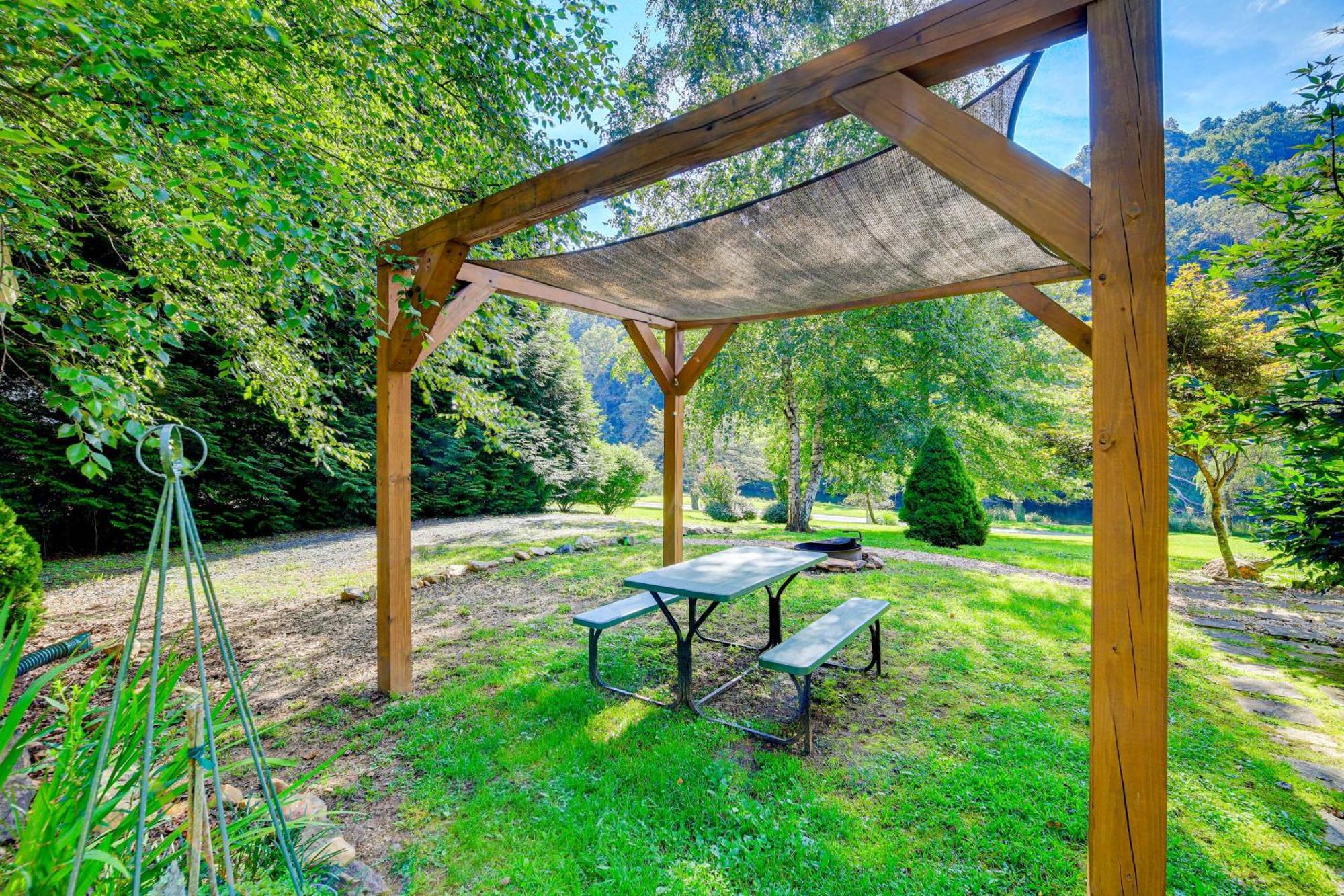 Riverfront Idyllic Lansing Home With Porch! Ngoại thất bức ảnh