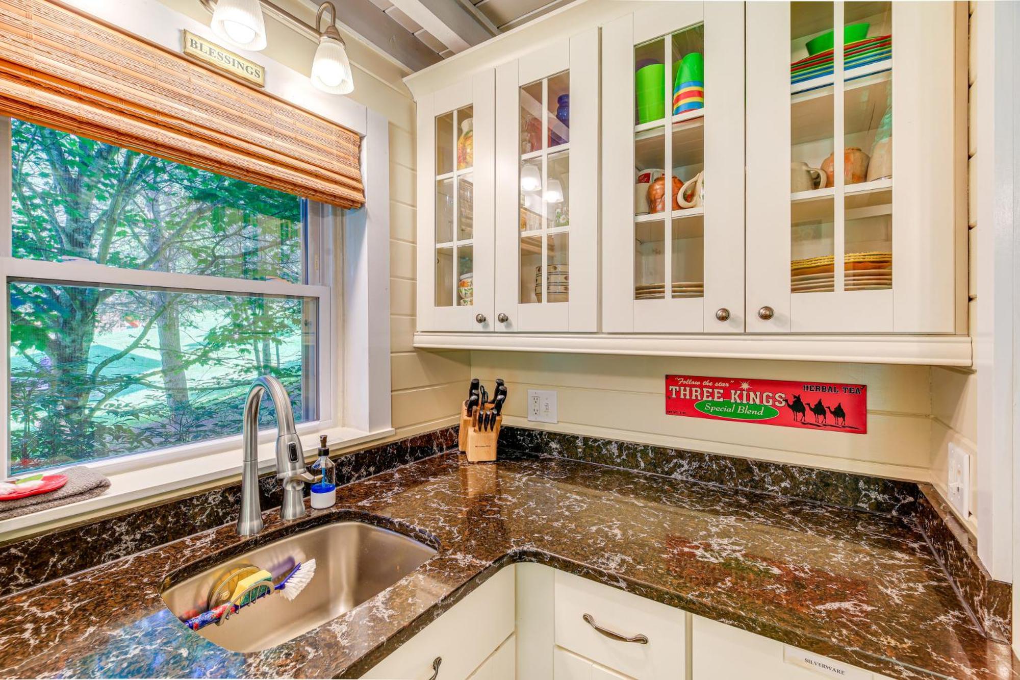 Riverfront Idyllic Lansing Home With Porch! Ngoại thất bức ảnh