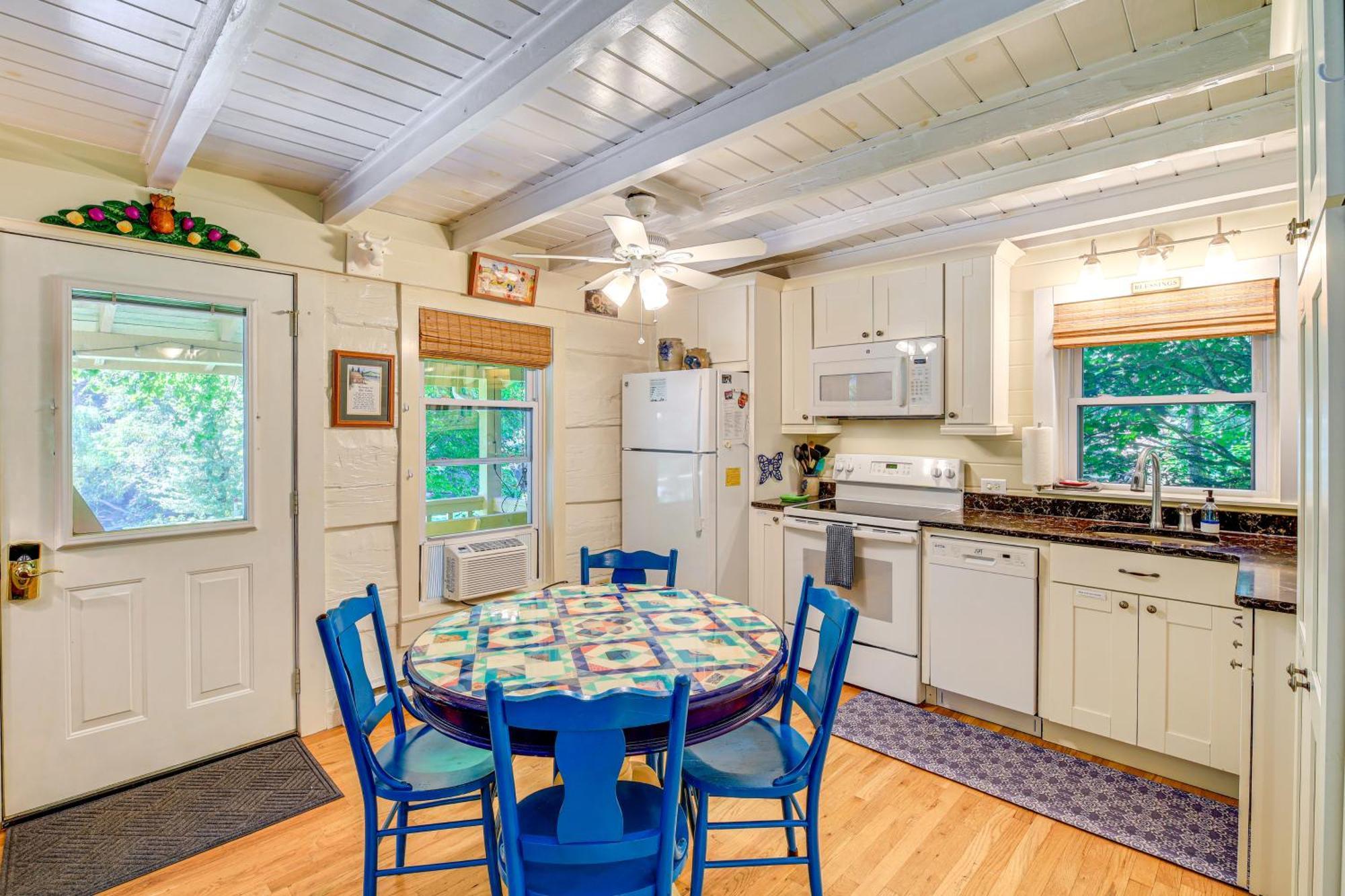 Riverfront Idyllic Lansing Home With Porch! Ngoại thất bức ảnh